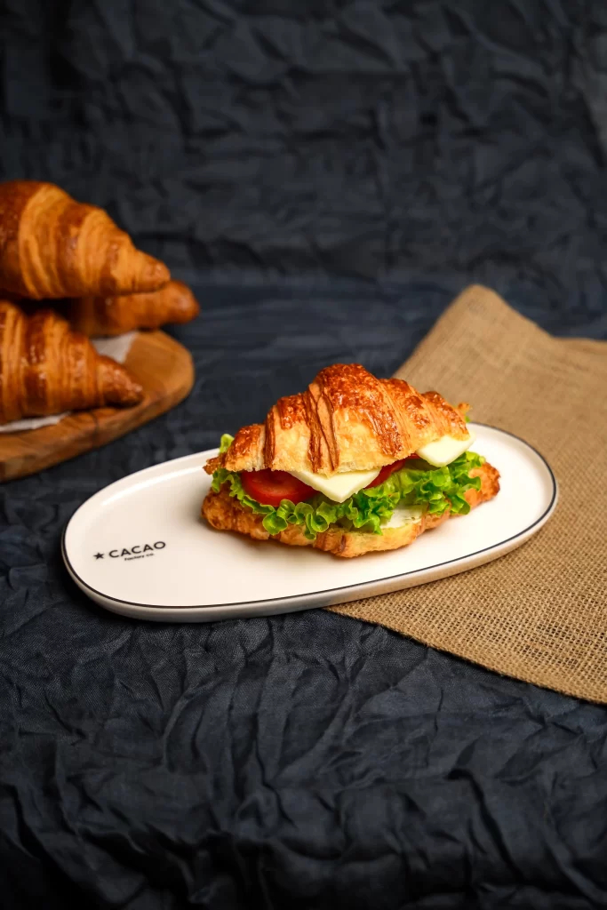 Mozzarella & Pesto Kruvasan