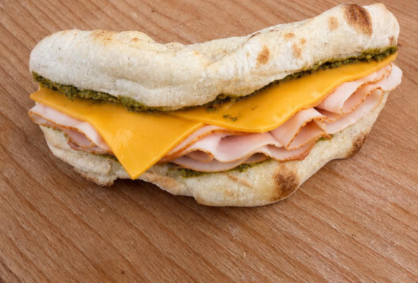 HİNDİ FÜME VE CHEDDAR SANDVİÇ