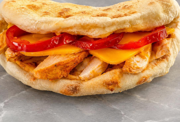 IZGARA TAVUK & CHEDDAR SANDVİÇ